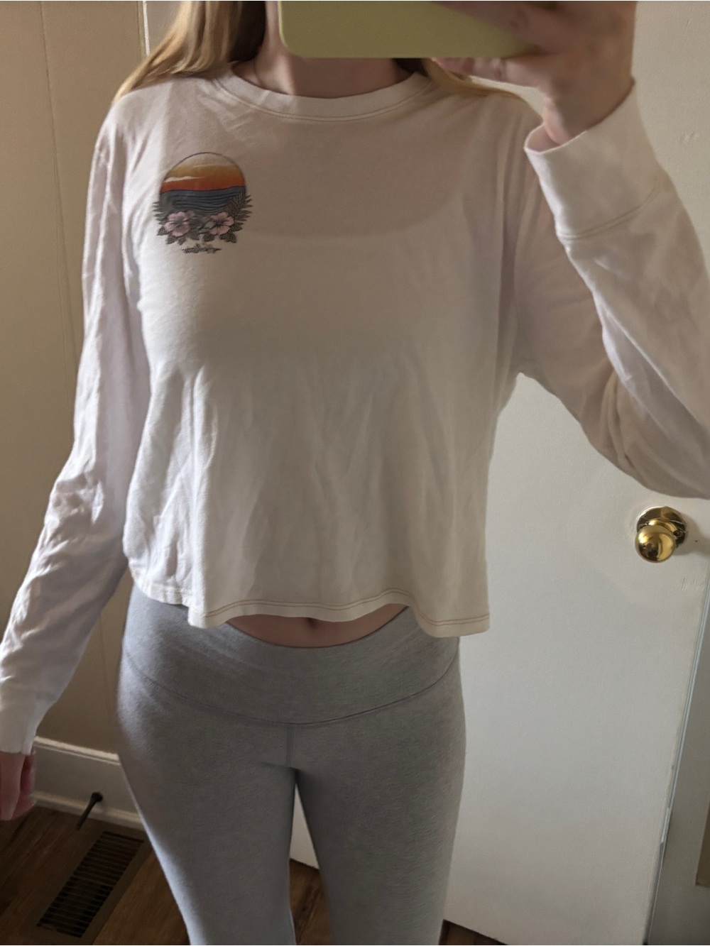 Hollister Cream Long-Sleeve Cropped Graphic Tee